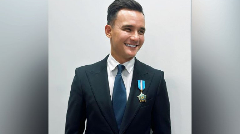 Сын Розы Рымбаевой ответил хейтерам на шумиху из-за госнаграды