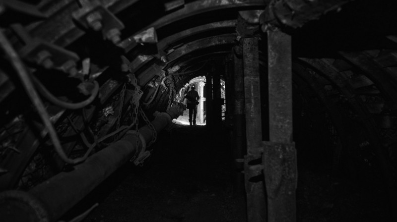 Взрыв на шахте в Караганде: поиски горняков осложнены разрушениями