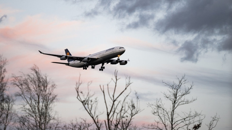 Сигнал бедствия подал самолет над границей Казахстана