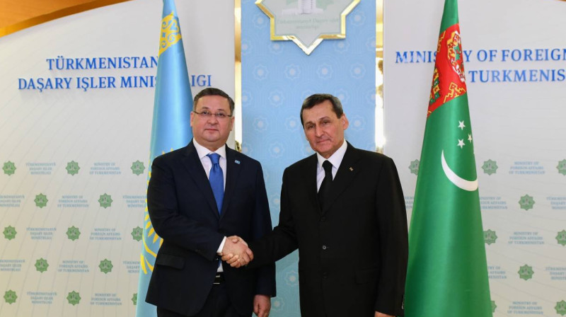 Министр иностранных дел Казахстана прибыл с рабочим визитом в Туркменистан