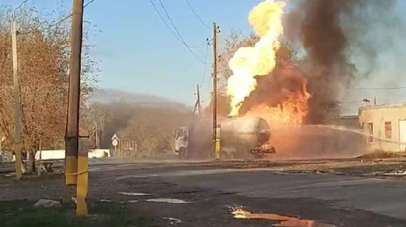 Газовоз загорелся в Жамбылской области