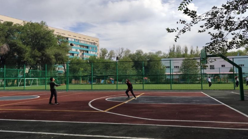 Спортплощадки модернизируют в школах Алматы