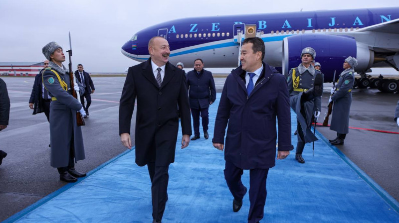 Ильхам Алиев прилетел в Казахстан на саммит ОТГ