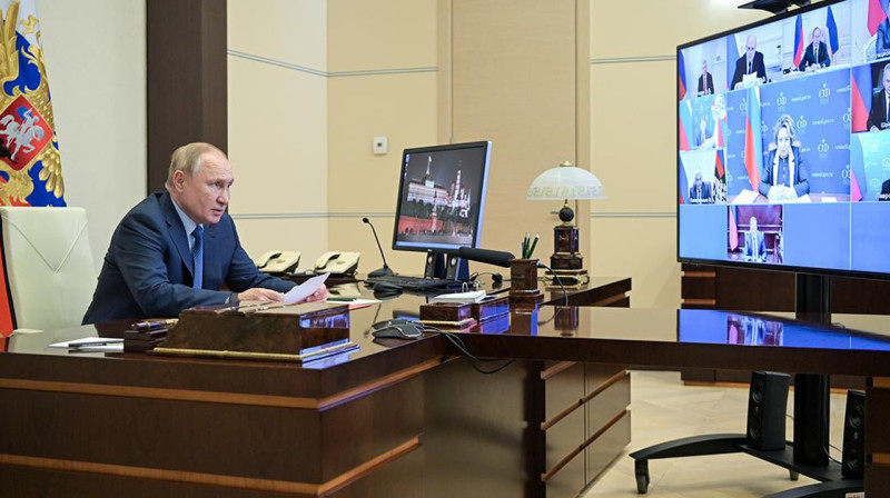 «Меньше шансов, что нам будут экспортировать постельных клопов» - Путин о санкциях