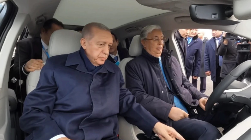 Эрдоган презентовал Токаеву экологичное авто