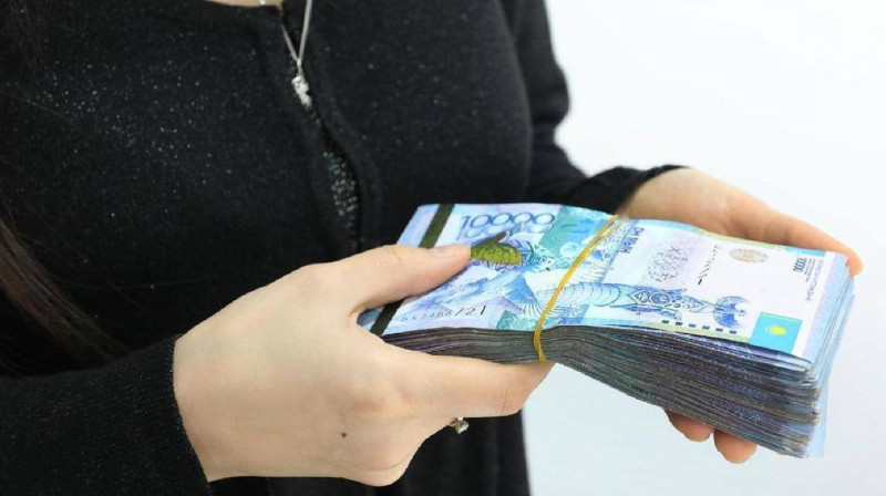 Женщина за миллион тенге продала рабочее место в школе Шымкента