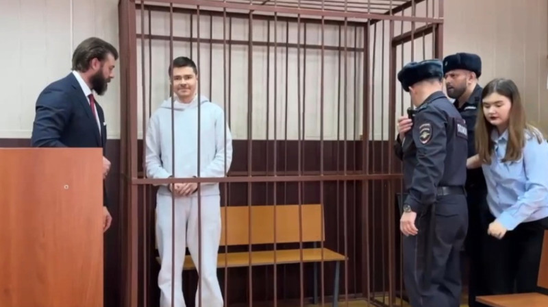 Аяза Шабутдинова арестовали на 1 месяц и 13 суток