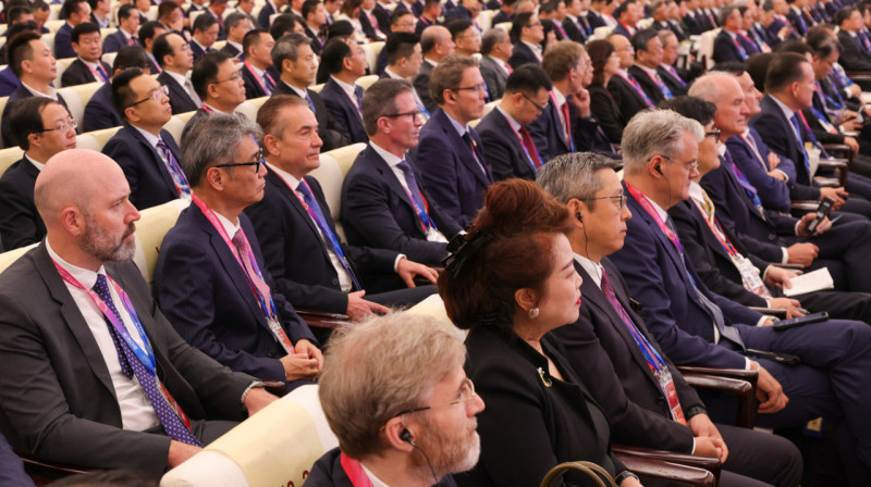 Казахстан пригласил китайские компании участвовать в развитии экономики двух стран