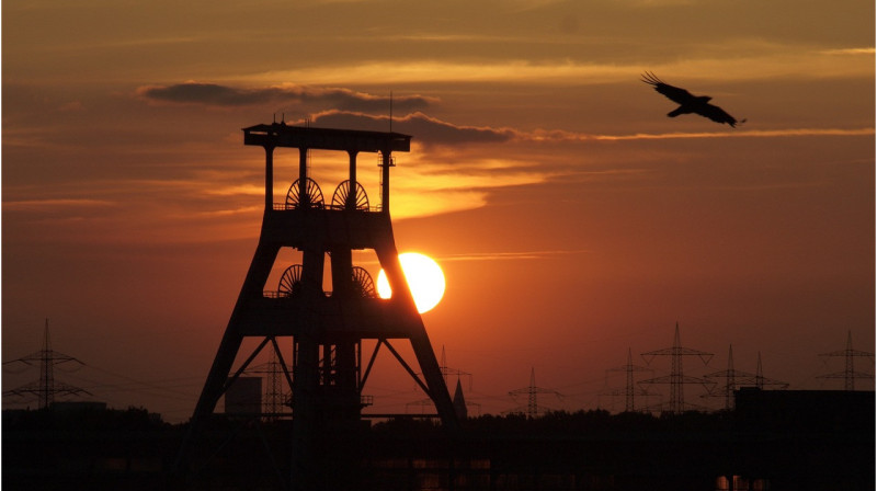 Фонд Назарбаева выделил 50 млн тенге семьям погибших на шахте Костенко