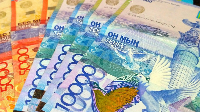Два месяца не выплачивали зарплату учителям одной из школ Астаны