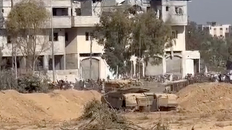 Кадры с проходом палестинцев по «гуманитарному коридору» показал Израиль