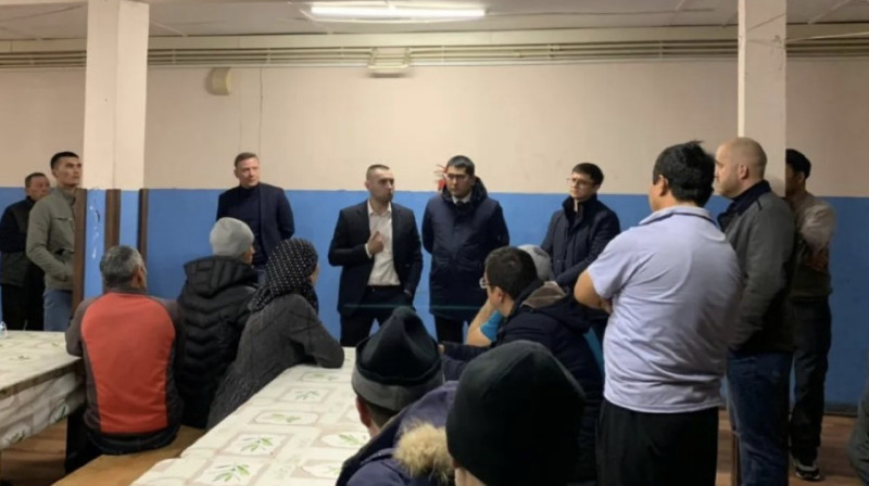 Сотни узбекистанцев находились в рабстве на птицефабрике в России