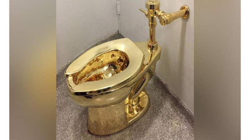 В Великобритании судят похитителей золотого унитаза