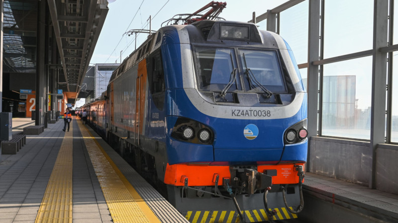 В Уральске мужчина попал под поезд