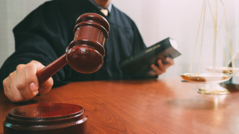 Взят под стражу бывший глава Атырауского НПЗ