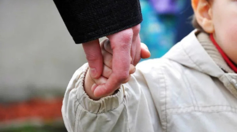 Трехлетнюю девочку похитили в Бишкеке двое неизвестных