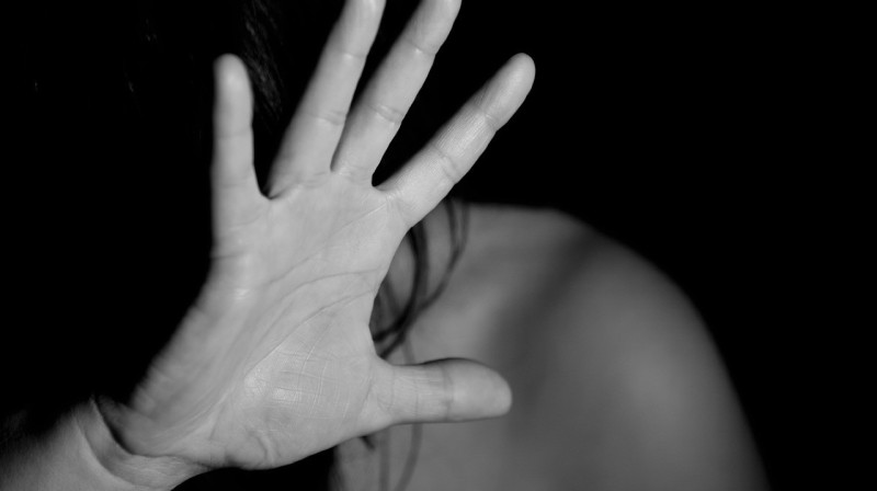 За харассмент планируют ввести наказание в Казахстане