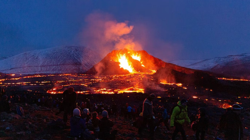 Исландия эвакуирует город из-за сильных землетрясений и возможного извержения вулкана