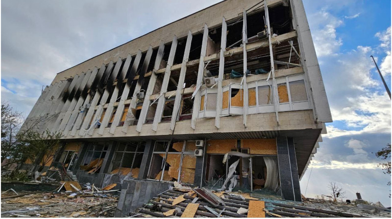 Областная библиотека была разрушена в результате обстрела Херсона, есть погибший