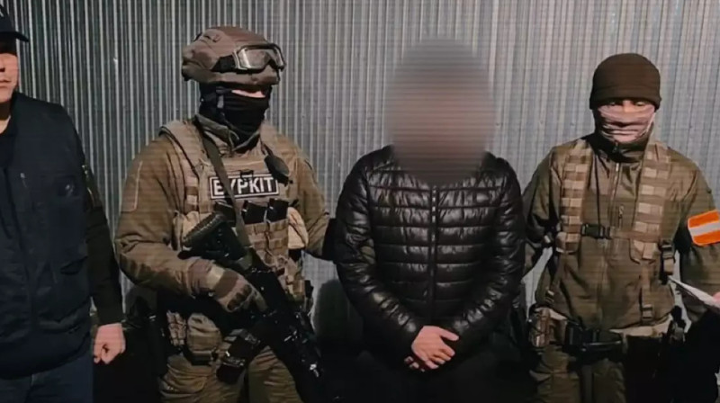 Банду с оружием и наркотиками задержали полицейские Шымкента