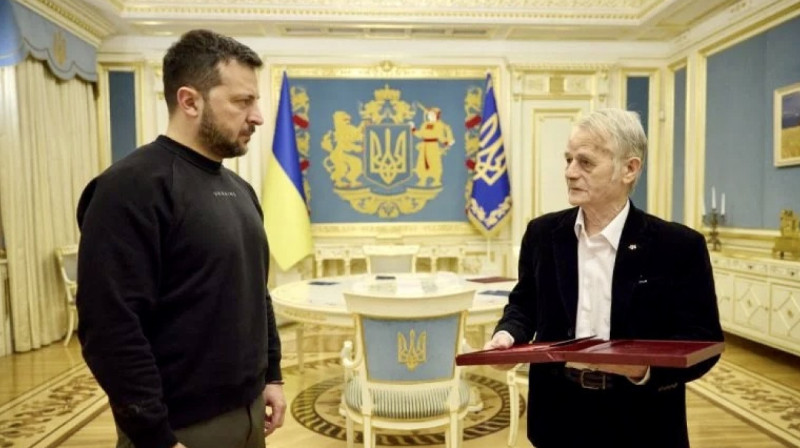 Мустафа Джемилев получил звание Героя Украины