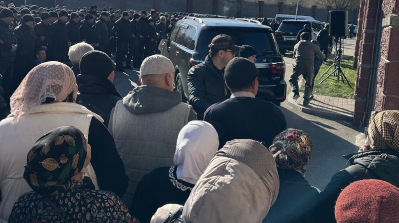 Болата Назарбаева похоронили в родном селе