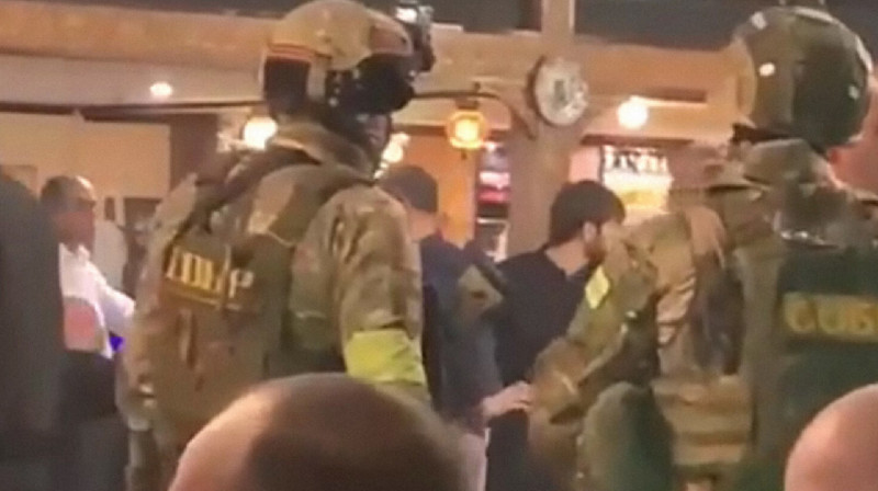 Компании, праздновавшей день рождения, вручили повестки