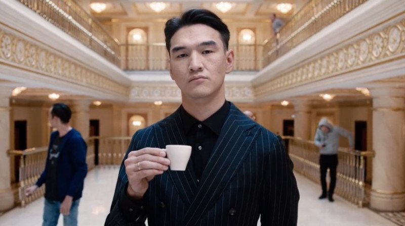 Нурлан Сабуров «рекламирует» онлайн-казино в интернете