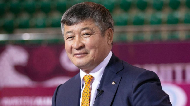 У Турлыханова сдали нервы: депутат сорвался на журналистку во время вопроса о бытовом насилии