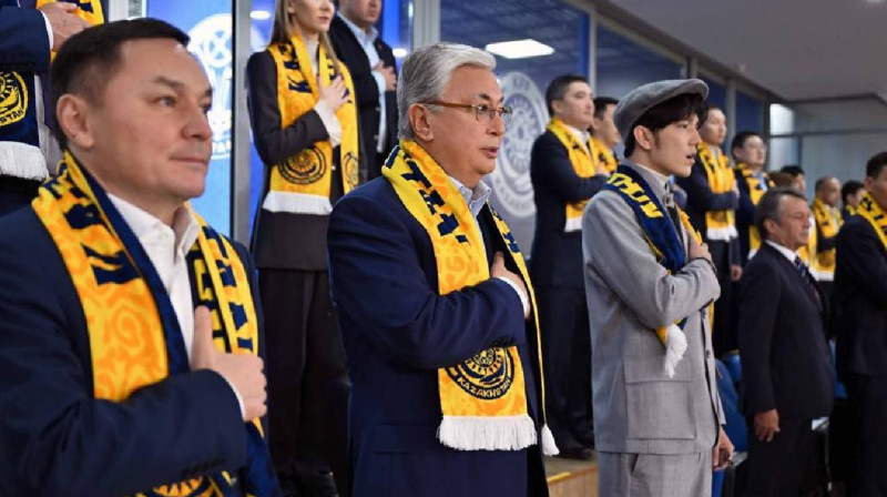 Глава Казахстана посетил футбольный матч в Астане