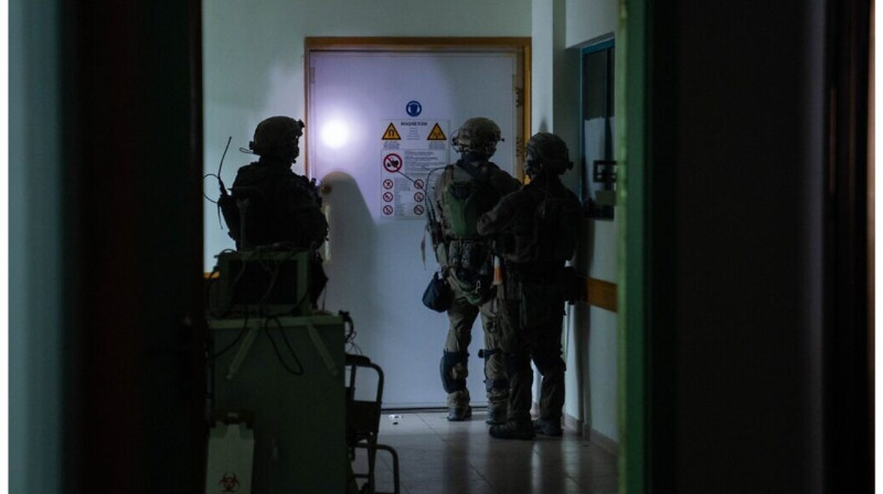Пациенты и персонал покидают крупнейшую больницу в секторе Газа