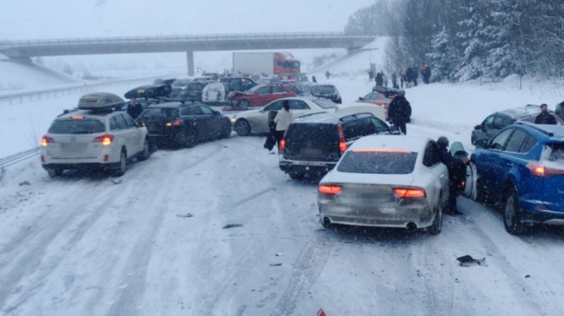 Гололед стал причиной 40 аварий в Астане
