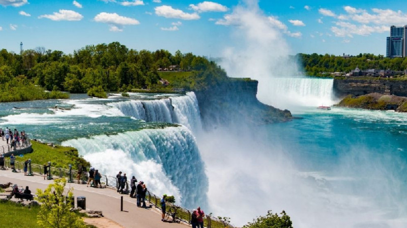 На мосту над Ниагарским водопадом произошел взрыв