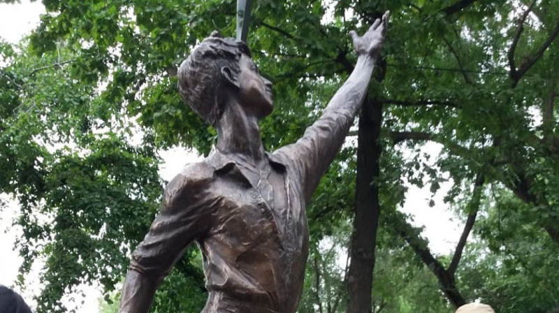 Осквернивший памятник Денису Тену оказался психбольным