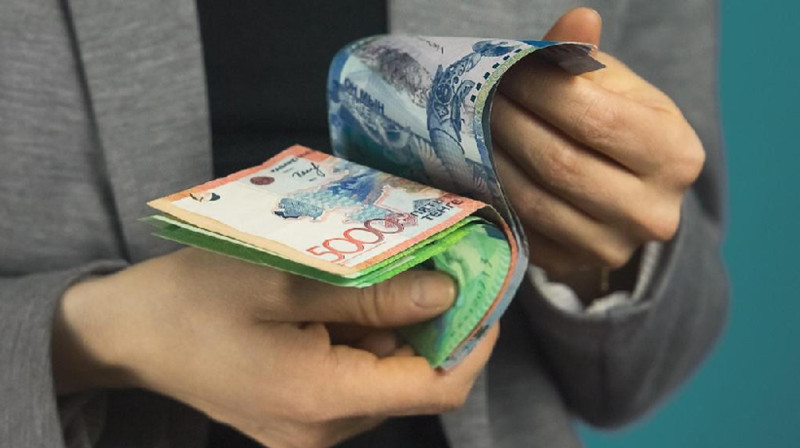 Средняя зарплата казахстанцев выросла до 350 тысяч тенге