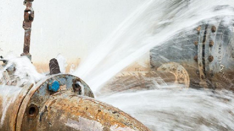 Около 20 домов затопило после прорыва трубы в Алматы 