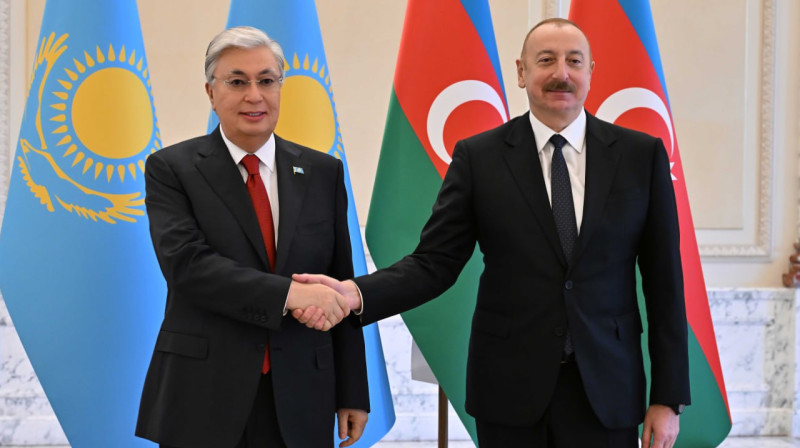 Токаев и Алиев провели переговоры в Баку