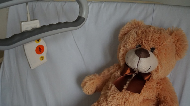 Женщина выбросила ребенка из окна третьего этажа в Шымкенте