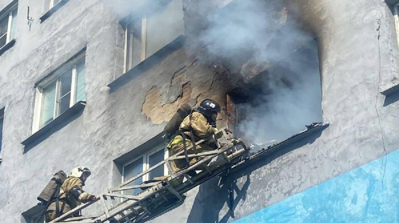 Пожарные спасли 15 человек в Усть-Каменогорске