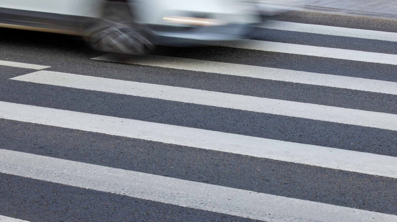 Женщину сбили на пешеходном переходе на глазах патрульных в Актау