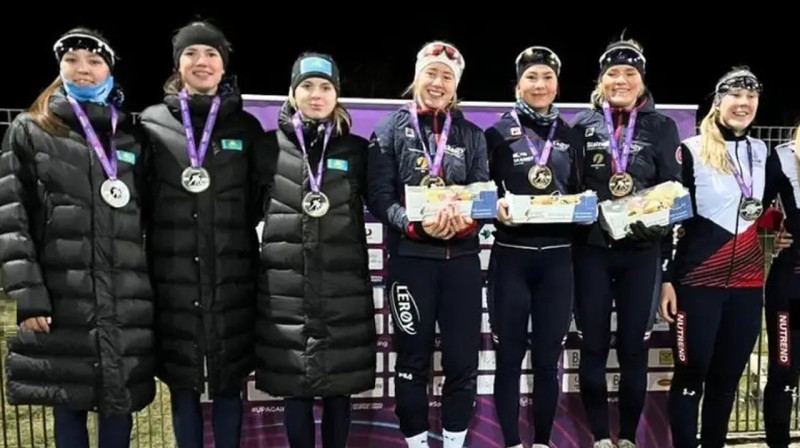 Казахстанские спортсмены удачно выступили на юниорском Кубке мира по конькобежному спорту