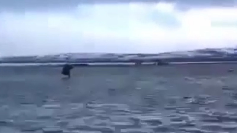 Берингово море вышло из берегов и затопило взлетно-посадочную полосу аэропорта в Камчатском крае