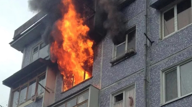 В Павлодаре спасли от огня больше 20 человек