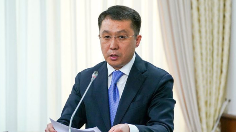 Марат Карабаев пообещал решить вопрос с дорогами в стране