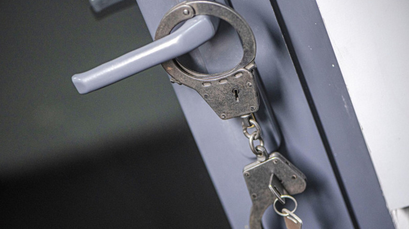 На 10 суток арестовали москвича за надпись на снегу «Нет войне»