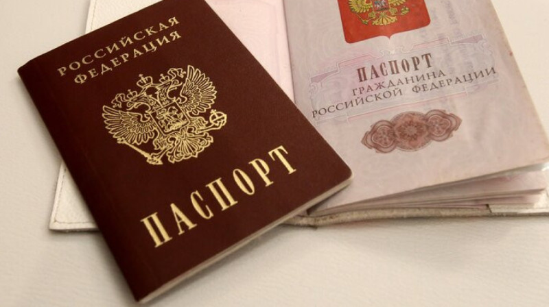 Россиян обяжут сдавать свои загранпаспорта