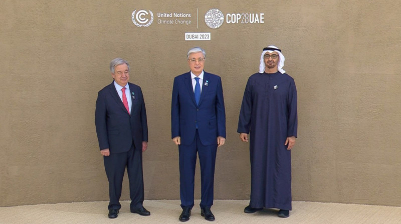 Токаев прибыл в Дубай на конференцию по изменению климата