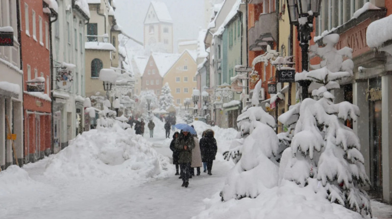 Сильный снегопад парализовал большую часть Баварии