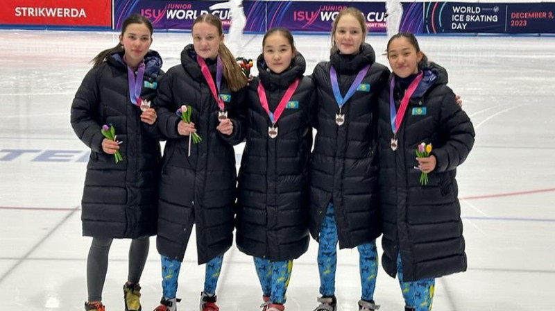 Юные казахстанки заняли 3 место на этапе кубка мира по шорт-треку