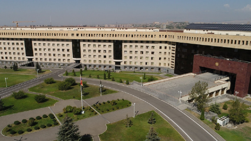 Азербайджанские военные открыли огонь по позициям Армении